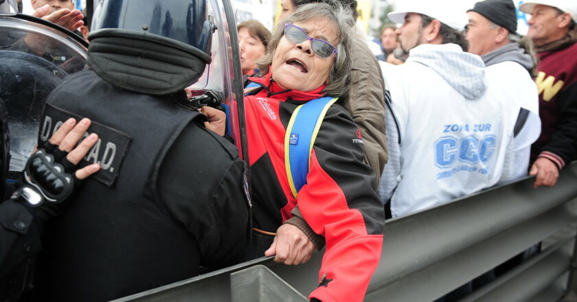 Diputados avaló el veto a la ley de movilidad y el Gobierno deja a los jubilados sin aumento, mientras la policía amenaza a los manifestantes