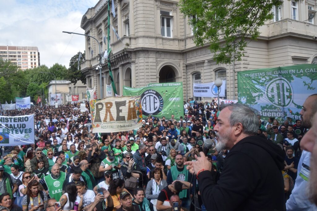 ATE le exigió a Milei la inmediata reapertura de las paritarias y definirá más protestas contra el congelamiento salarial: "No vamos a aceptar mansamente este plan de empobrecimiento"