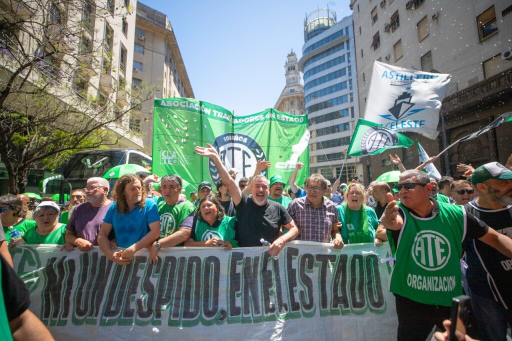 Con subas del 2% para noviembre y 1% para diciembre, y el rechazo de ATE, cerró la paritaria de estatales: "Es un nuevo capítulo en la historia de terror que viven los estatales"