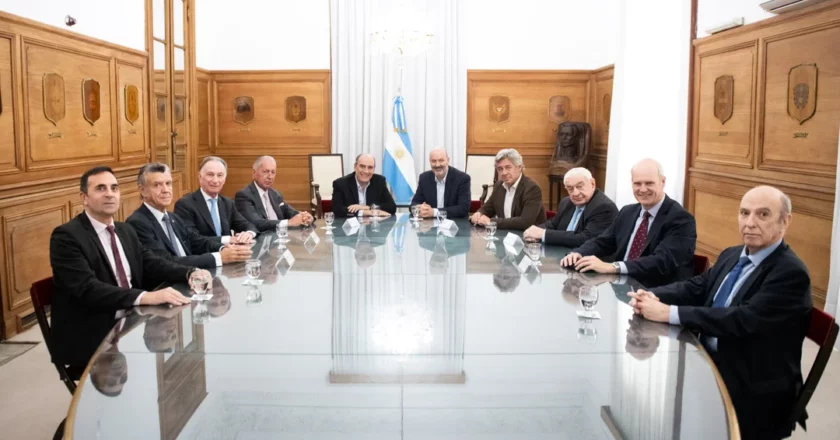 Francos recibió al G6 de empresarios y ya prepara una reunión tripartita en la que espera contar con dirigentes de la CGT