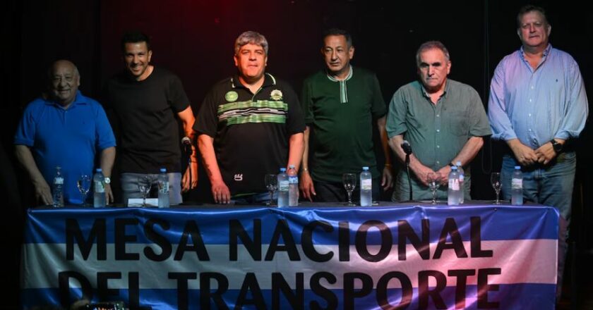 La Mesa Nacional del Transporte celebró el alto acatamiento al paro de transportes: «Este es el primer paso del plan de lucha: cuando nos atacan, nos defendemos»