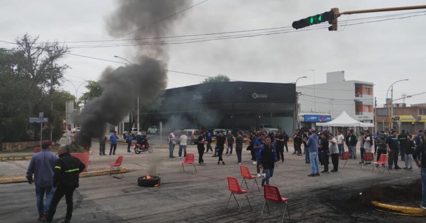 El Ministerio de Trabajo cordobés obligó a Petroquímica Río Tercero a presentar balances para justificar la supuesta crisis, ordenó que reabra la planta y que reincorpore al personal