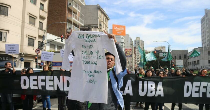 Docentes y no docentes universitarios escalan las protestas y le pusieron fecha a un nuevo paro nacional contra el desfinanciamiento