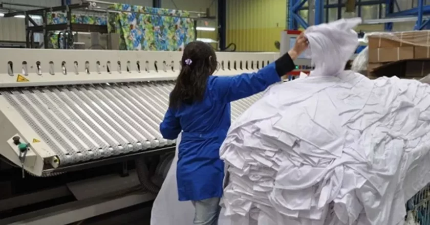 Por la crisis de consumo, la textil Australtex busca otorgar compulsivamente vacaciones adelantadas a sus operarios 