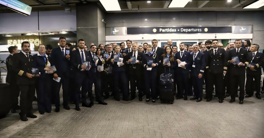 La gestión libertaria les mandó a la Policía, y los aeronavegantes denunciaron al Gobierno Nacional por atacar la libertad de expresión de los trabajadores