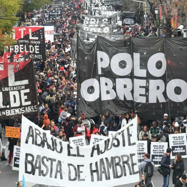 Los piqueteros volvieron a la 9 de Julio con reclamos contra «el hambre, la desocupación y la represión» del gobierno de Javier Milei