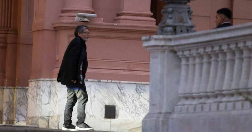 Gerardo Martínez salió a incendiar a Pablo Moyano tras su renuncia: lo calificó de «outsider», lo tildó de «portador de un apellido» y de «fácilmente usable»