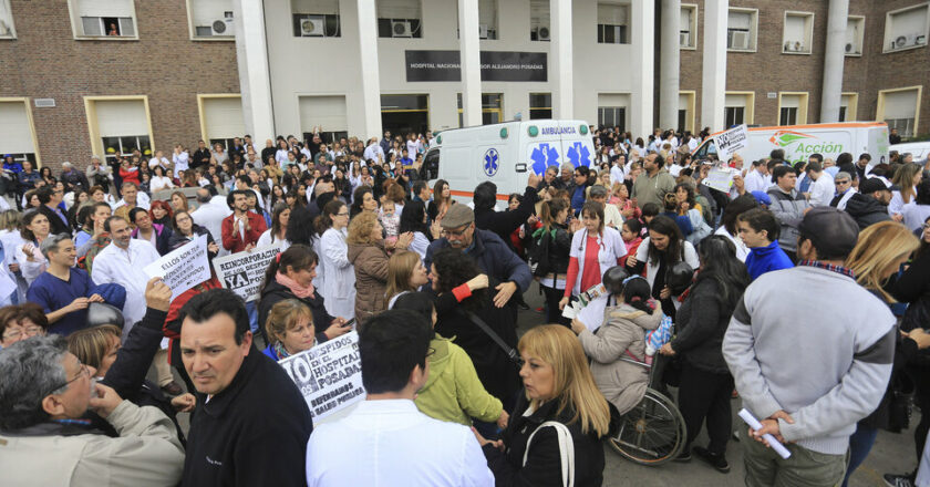 Freno judicial al Plan Motosierra de Milei: un fallo fuerza el retorno al trabajo en el Hospital Posadas