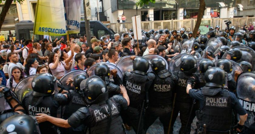 Gremio de Enfermería denunció la compra de votos en la Legislatura porteña para bloquear la inclusión del sector a la profesionalidad: «Se vendieron los radicales, Marra y los libertarios, y el PS de Roy Cortina»