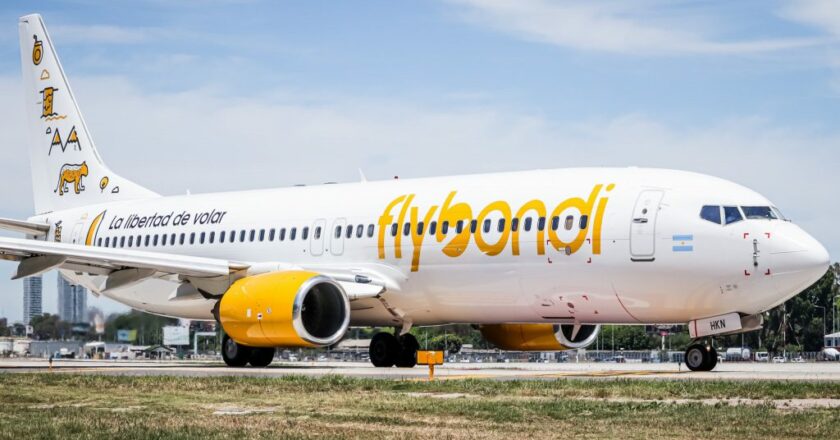 Desregulación al palo: Flybondi incorpora dos aviones para el verano pero con tripulación española