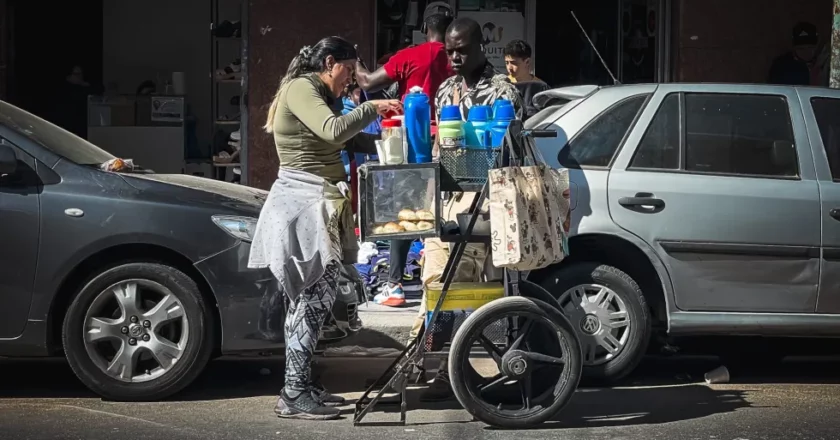 Según el Indec, los salarios crecieron en septiembre y los sueldos de los trabajadores informales triplicaron la inflación