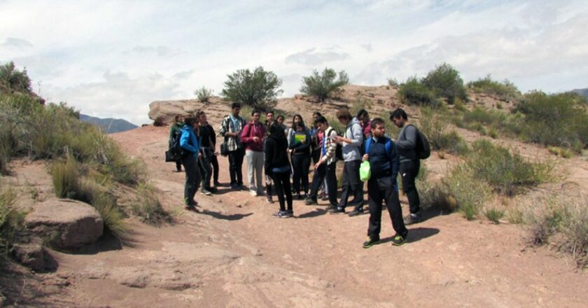 Militantes libertarios hostigaron a un equipo de geólogos que estaba en un viaje de investigación en Mendoza y los tuvo que sacar la policía