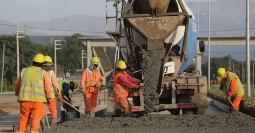 La UOCRA cerró un acuerdo salarial trimestral del 12,5% más un bono de 150 mil pesos y pone dudas en el techo salarial del Gobierno