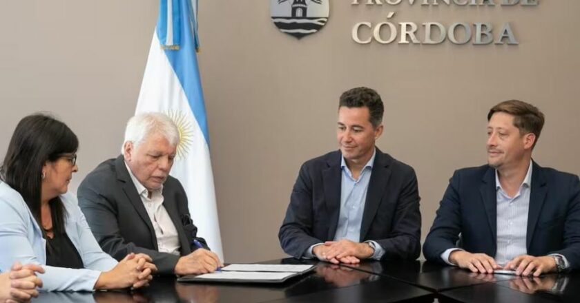 Llaryora logró un primer acuerdo paritario con los estatales de la Unión Personal Superior