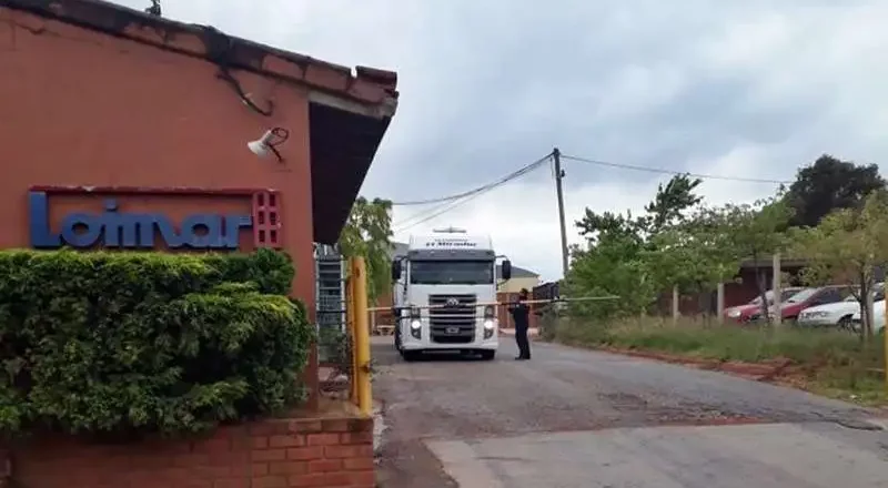 La fábrica de cerámicos Loimar paralizó su producción y hay temor por el despido de sus 80 operarios