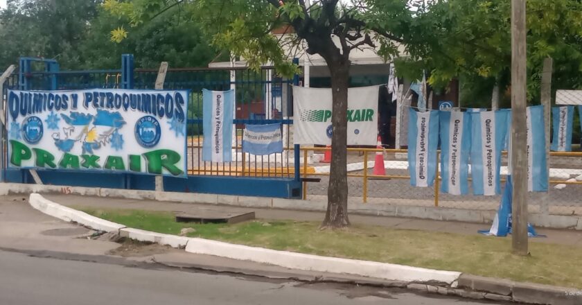 Trabajadores en asamblea permanente por despidos persecutorios en la química Linde Praxair, productora de oxígeno medicinal