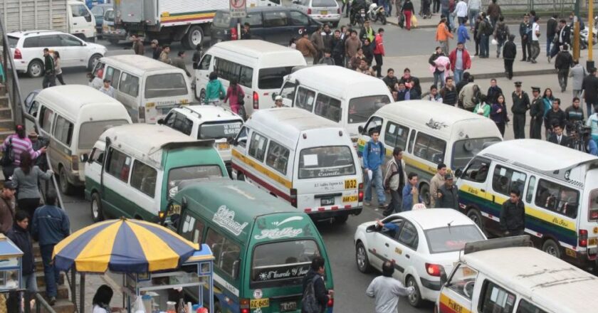 El Gobierno desreguló a los colectivos y habilita el transporte de pasajeros en cualquier vehículo, horario y recorrido