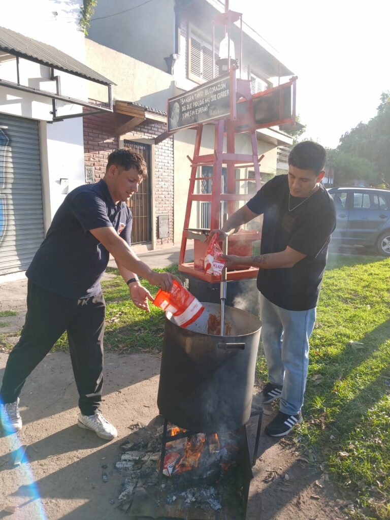 Inauguran un nuevo centro de formación y una olla popular para gente en situación de calle: "Donde el estado esta ausente, los trabajadores estaremos de pie"