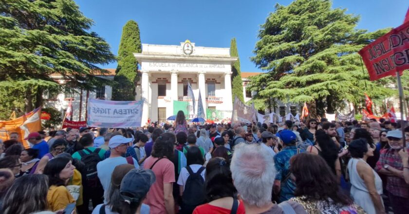 Tras la multitudinaria movilización contra el cierre, el Gobierno evalúa mudar parte del Ministerio de Justicia a la ex ESMA