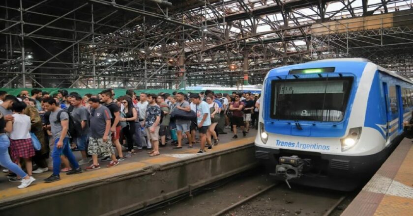 La Fraternidad paraliza los trenes de 9 a 15 horas y no descarta la continuidad del paro: «Veremos después del plenario»