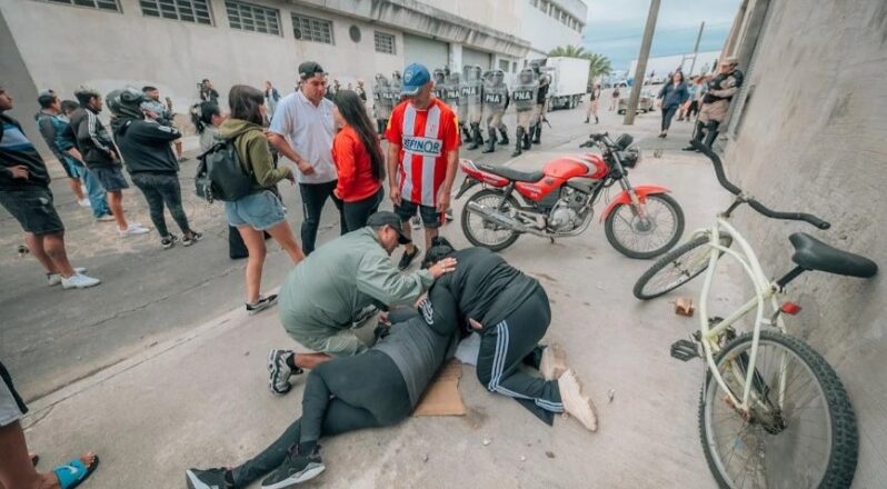 Tras la visita de Bullrich a Mar del Plata, Prefectura Naval intervino en un conflicto laboral para reprimir a trabajadores del frigorífico La Bella