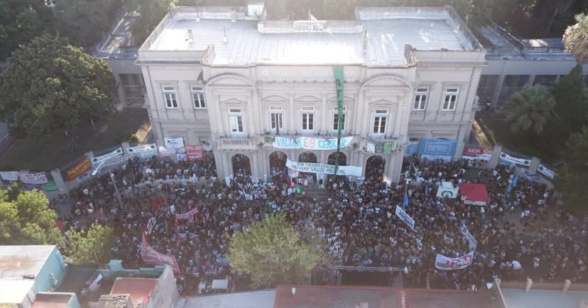 Advierten que por los despidos en el Hospital Bonaparte se reducirá la atención a pacientes desde el lunes