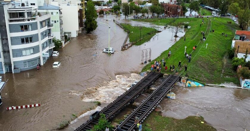 Desmantelamiento de la Dirección Nacional de Emergencias con 485 despidos: la decisión del Gobierno que agravó la crisis en Bahía Blanca