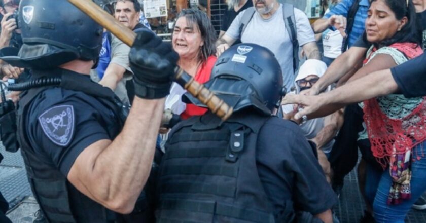 Trabajadores del Hospital Bonaparte instalarán puntos de Salud en Plaza Congreso para apoyar la protesta de los jubilados