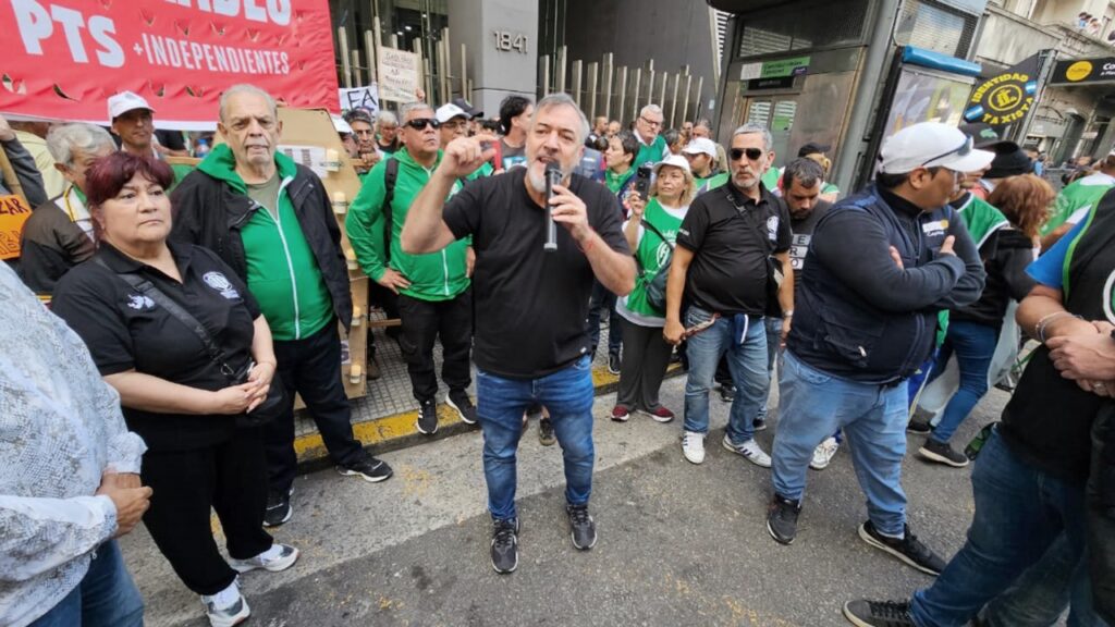 ATE marchó y repudió la feroz represión: "Tenemos que defender con uñas y dientes a nuestros jubilados"