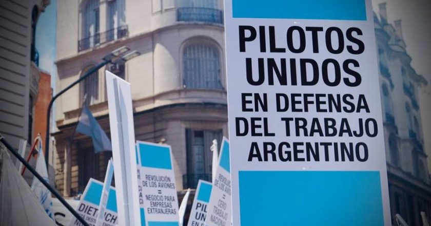 Los pilotos respondieron por la privatización de Aerolíneas Argentinas, aseguraron que el decreto es «falaz» y que está basado «en un profundo desconocimiento»